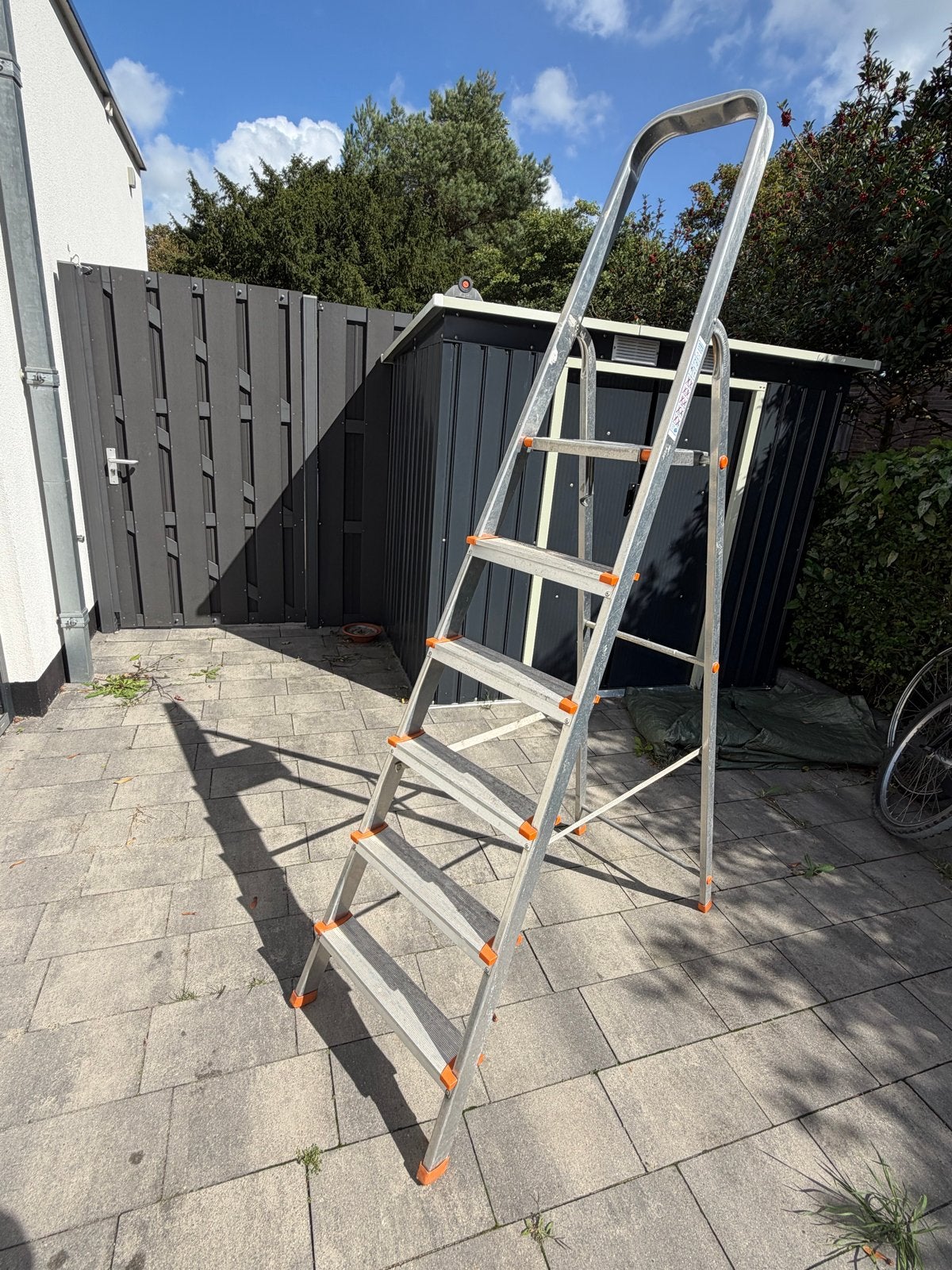 huishoudtrap 5 treden aluminium, Doe-het-zelf en Verbouw, Ladders en Trappen, Ophalen, Trap, Zo goed als nieuw, Opvouwbaar of Inschuifbaar
