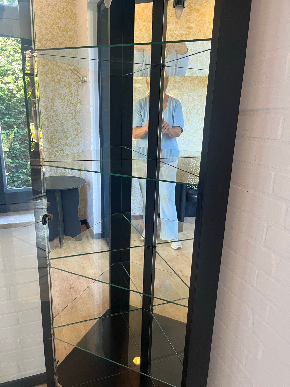 Glazen hoek vitrinekast met verlichting, Huis en Inrichting, Kasten | Vitrinekasten, Ophalen, Gebruikt, 50 tot 100 cm, Glas