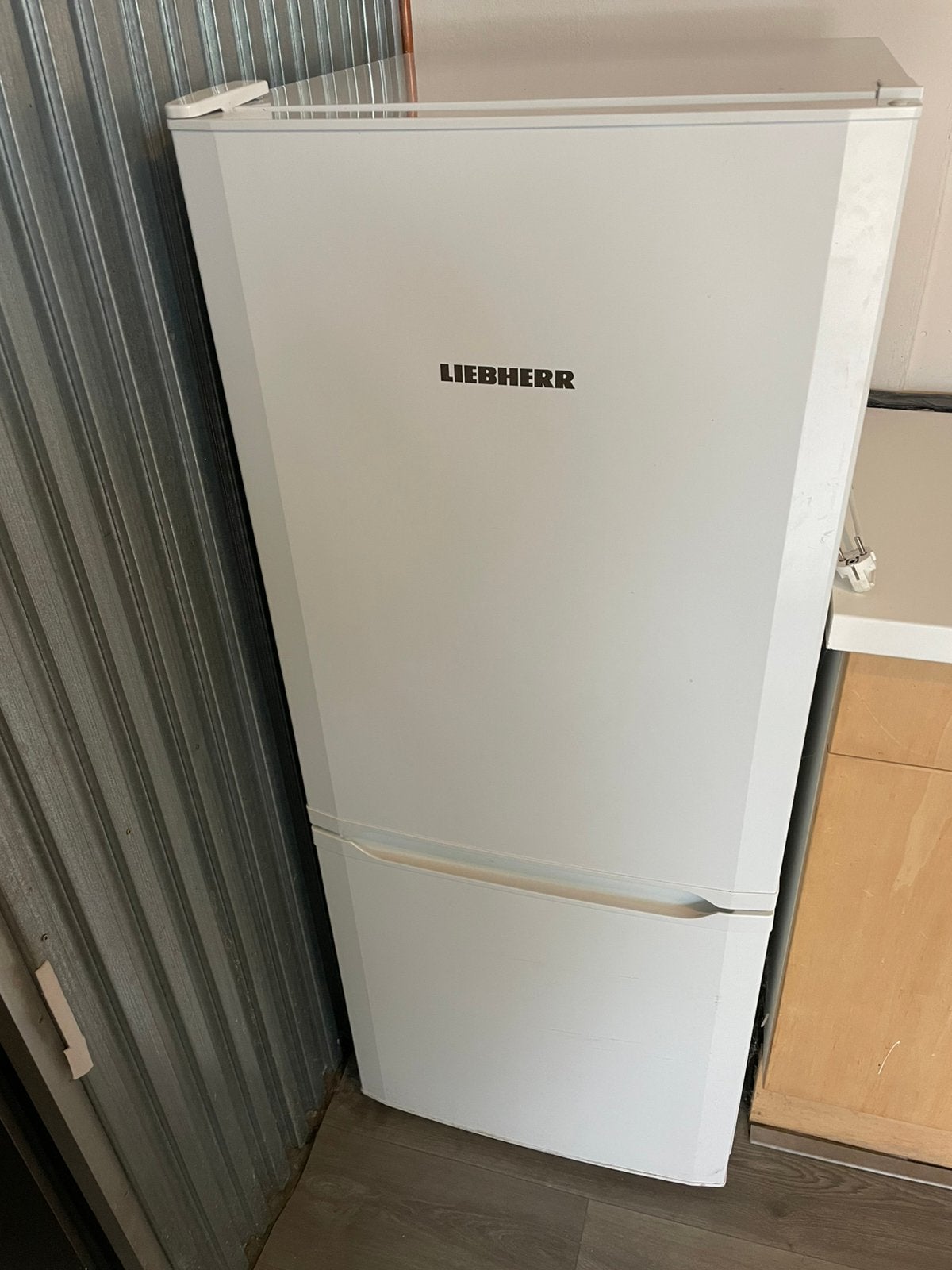 LIEBHERR  koelkast/koelvriescombinatie, Ophalen, 120 tot 140 cm, 200 liter of meer, Met aparte vriezer