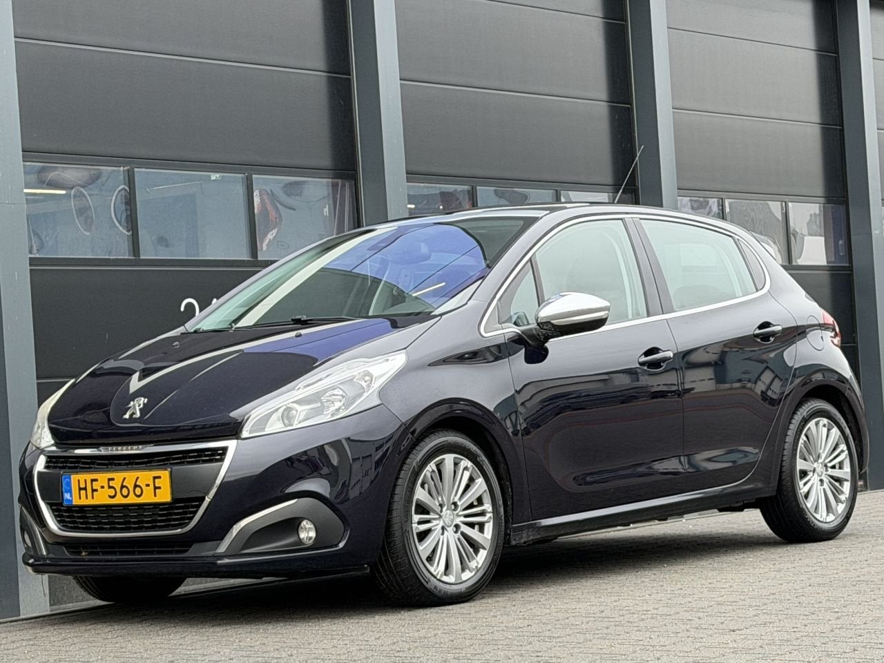 Peugeot 208 1.6 BlueHDi Executive Pano Camera Clima, Auto's, Voorwielaandrijving, 101 pk, Euro 6, 4 cilinders