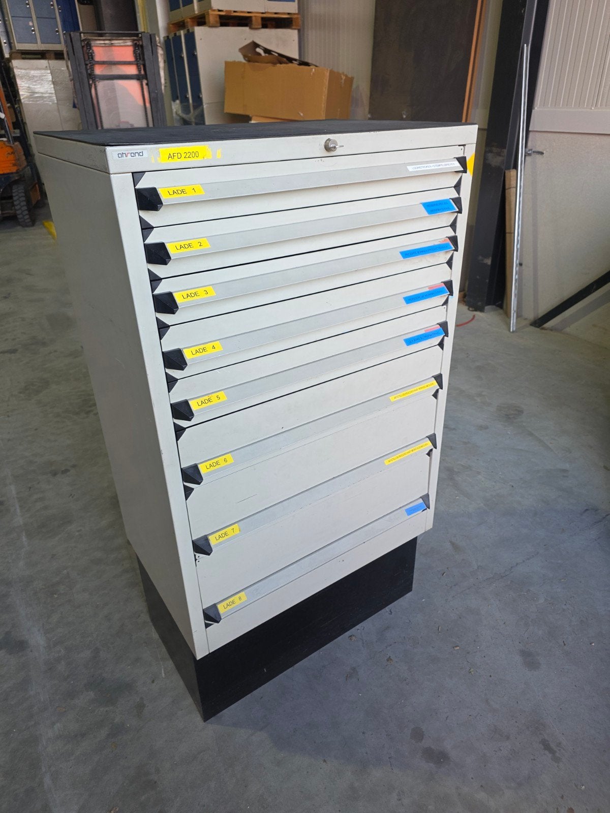 Ahrend  lade kast, Ophalen