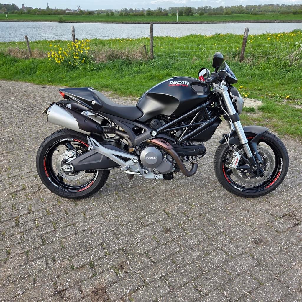 Ducati Monster 696+ Naked Bike, Motoren, 2 cilinders, Gebruikt, Minimaal motorrijbewijs A2, Handgeschakeld
