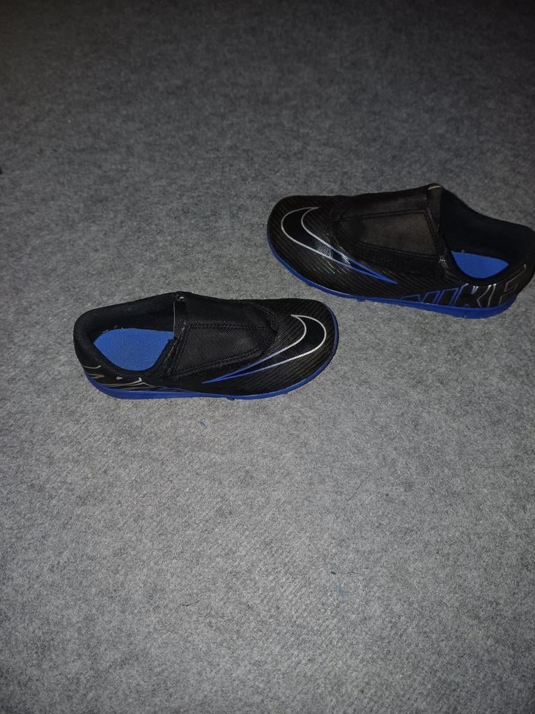 Nike sportschoenen maat 28 en 31.5, Ophalen of Verzenden