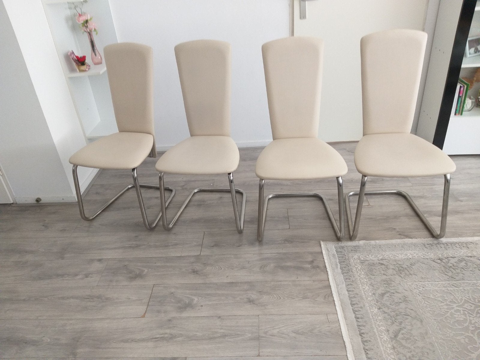 Te koop stolen niet kapot geen krassen is moei 4 stuks, Huis en Inrichting, Stoelen, Ophalen, Zo goed als nieuw, Vier