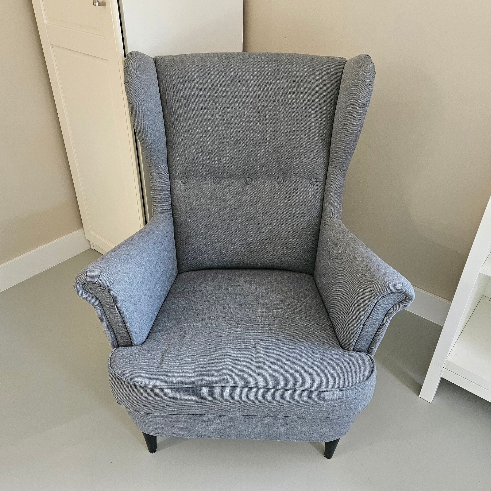 IKEA STRANDMON Oorfauteuil Nordvalla donkergrijs, Ophalen, 75 tot 100 cm, Zo goed als nieuw, Klassiek, Tijdloos