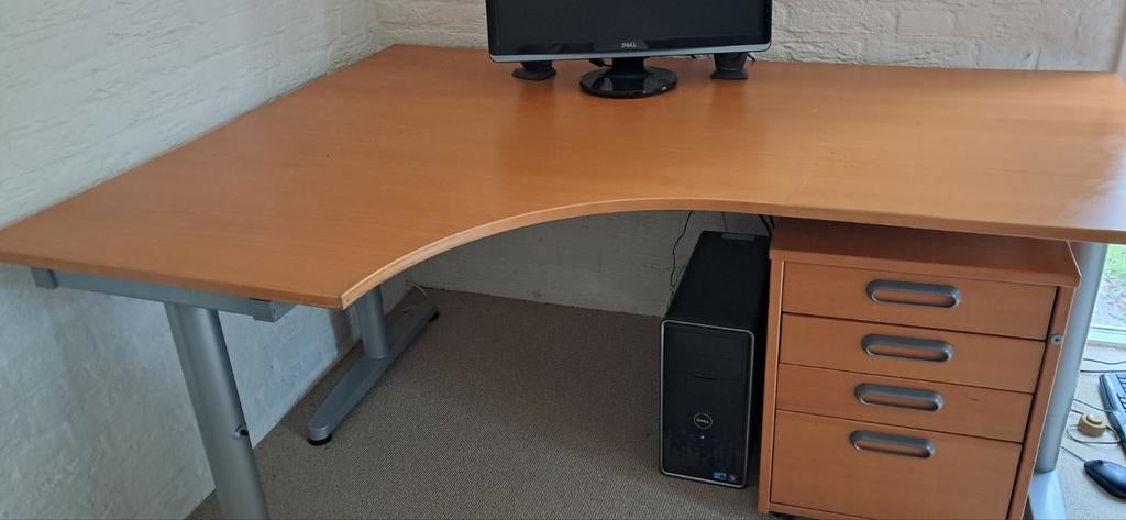 Bureau Ikea, merk Galant zonder ladeblok, Ophalen, In hoogte verstelbaar, Zo goed als nieuw