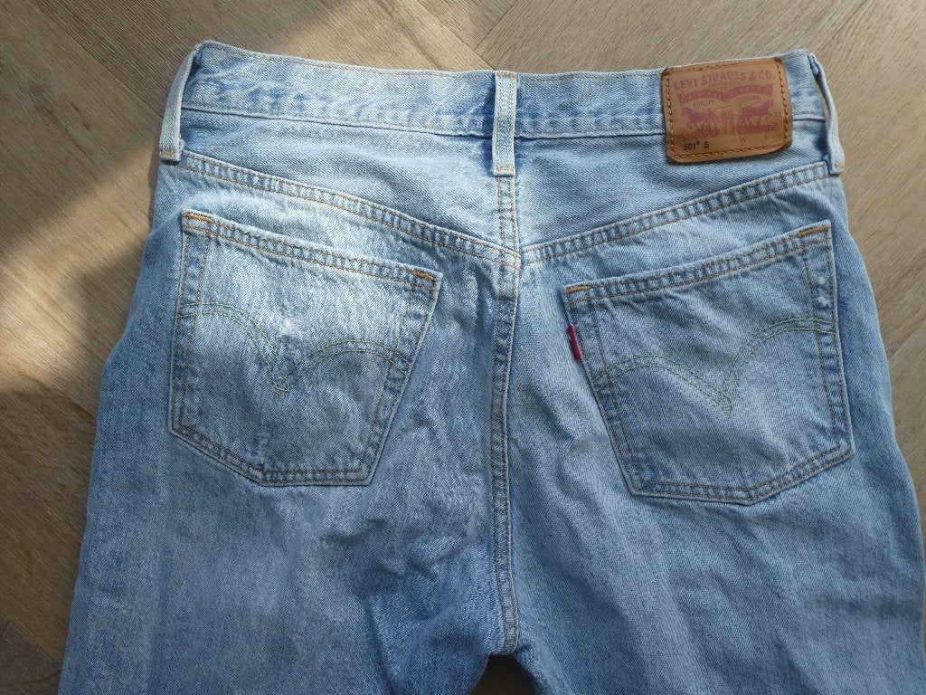 Levi 501 spijkerbroek met knoopsluiting maat 29-32, Blauw, Ophalen of Verzenden, Zo goed als nieuw, W28 - W29 (confectie 36)