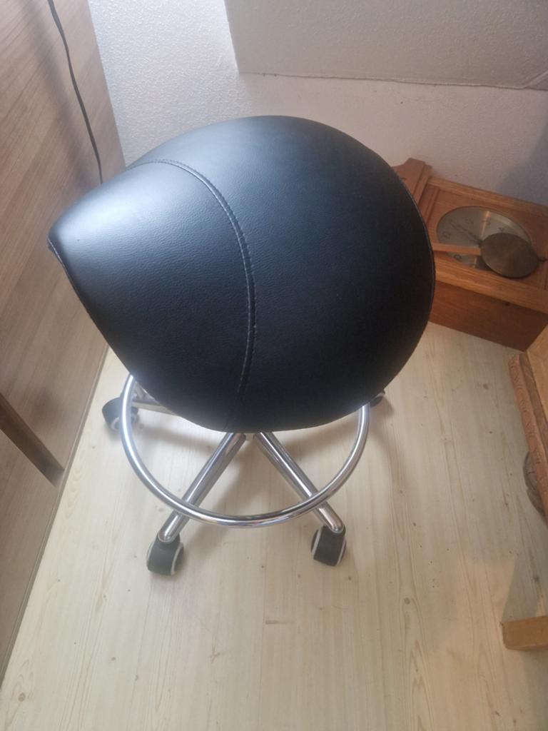 Zwarte zadel kruk, Ophalen, Nieuw, Hout
