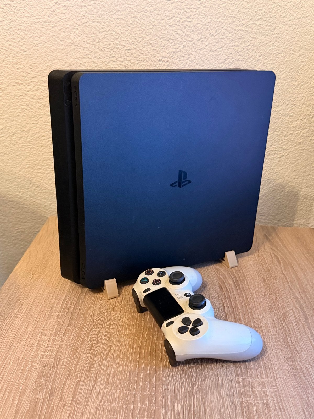 PlayStation 4 Slim met 2 controllers en 5 games, Ophalen, Zo goed als nieuw, Met 1 controller, Slim