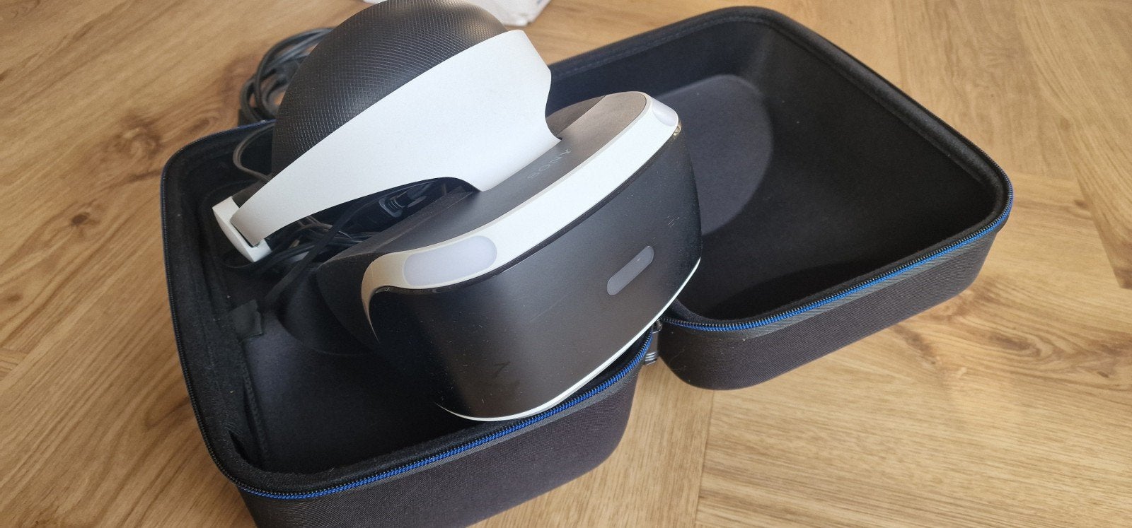Sony PlayStation VR (PSVR) Headset met opbergcace e.d., Ophalen of Verzenden, Gebruikt, VR-bril, Sony PlayStation