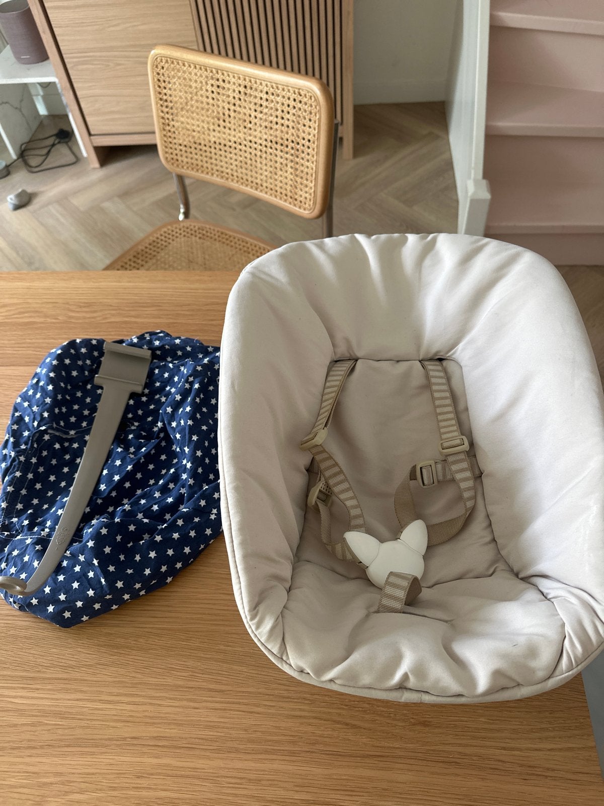 Stokke Tripp Trapp Newborn Set met 2 hoezen, Kinderen en Baby's, Kinderstoelen, Ophalen, Zo goed als nieuw, Overige typen, Gordel(s)