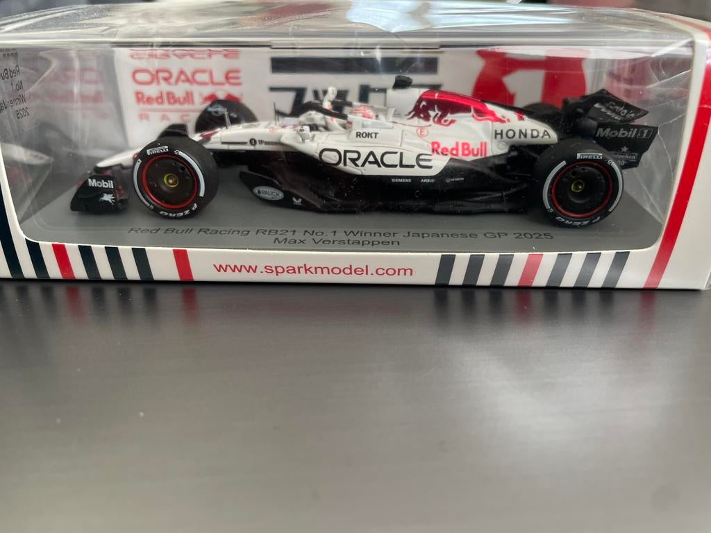 Spark 1:43 Red Bull RB21 Japanese GP winnaar Max Verstappen, Hobby en Vrije tijd, Modelauto's | 1:43, Nieuw, Auto, Overige merken
