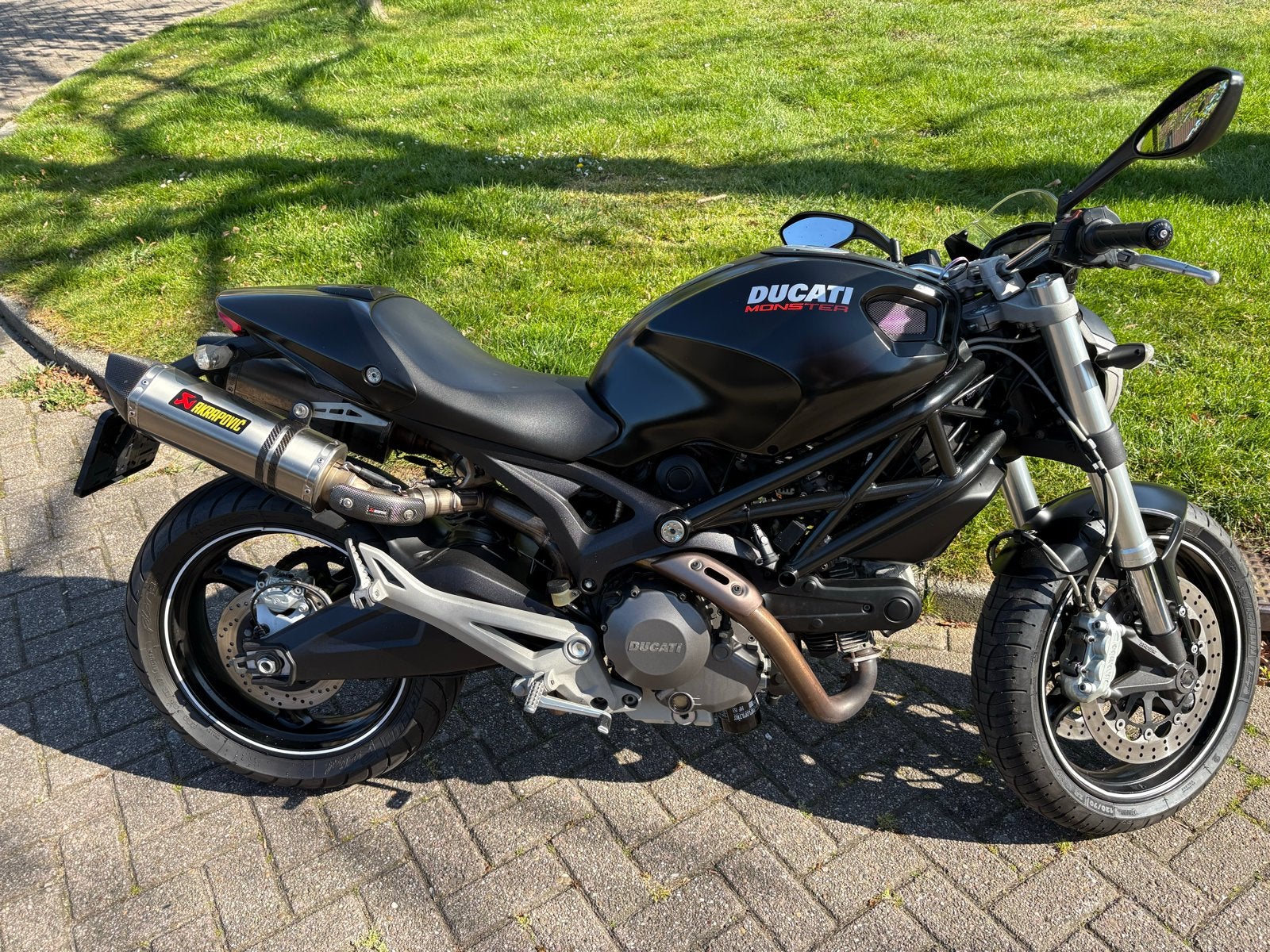 Ducati Monster 696ABS  - Sportieve Naked Bike met Akrapovic, 2 cilinders, Sportuitlaat, Gebruikt, Particulier