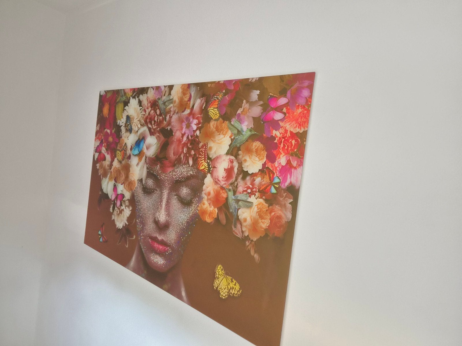 Schilderij Vrouw met Bloemen en Vlinders 120x80 cm, Ophalen, Figuren, Achter glas, Print