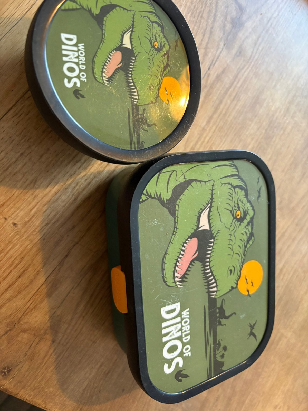 Dino broodtrommel en fruitbakje, Spelcomputers en Games, Ophalen of Verzenden, Zo goed als nieuw, Hoesje, Tasje of Behuizing