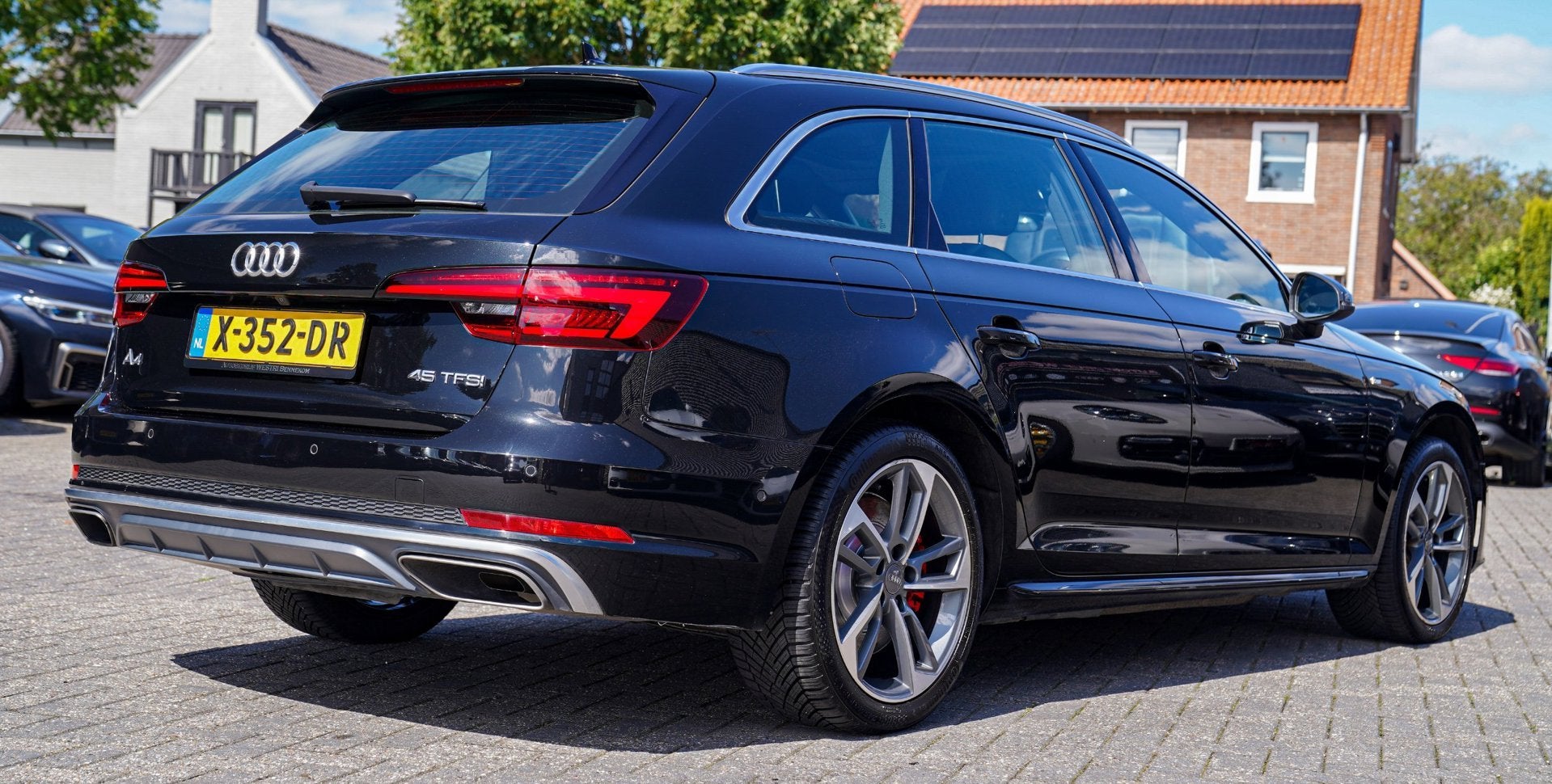 Audi A4 Avant 45 TFSI Sport S line black edition | Panorama, Gebruikt, 1984 cc, A4, Zwart