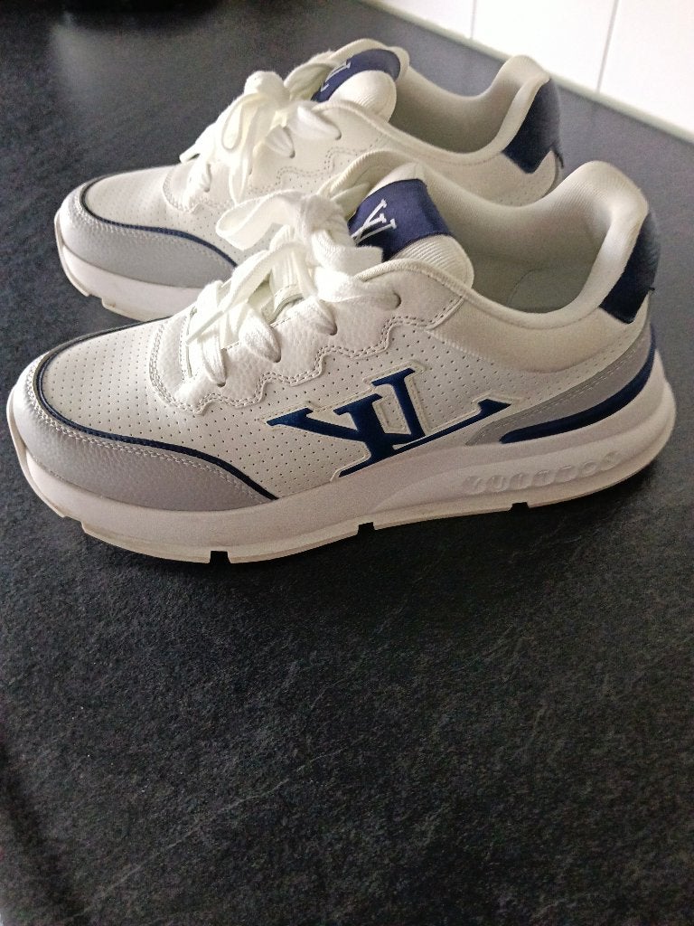 Louis Vuitton sneakers 1 op 1 maat 42, Kleding | Heren, Wit, Nieuw, Ophalen of Verzenden, Sneakers of Gympen