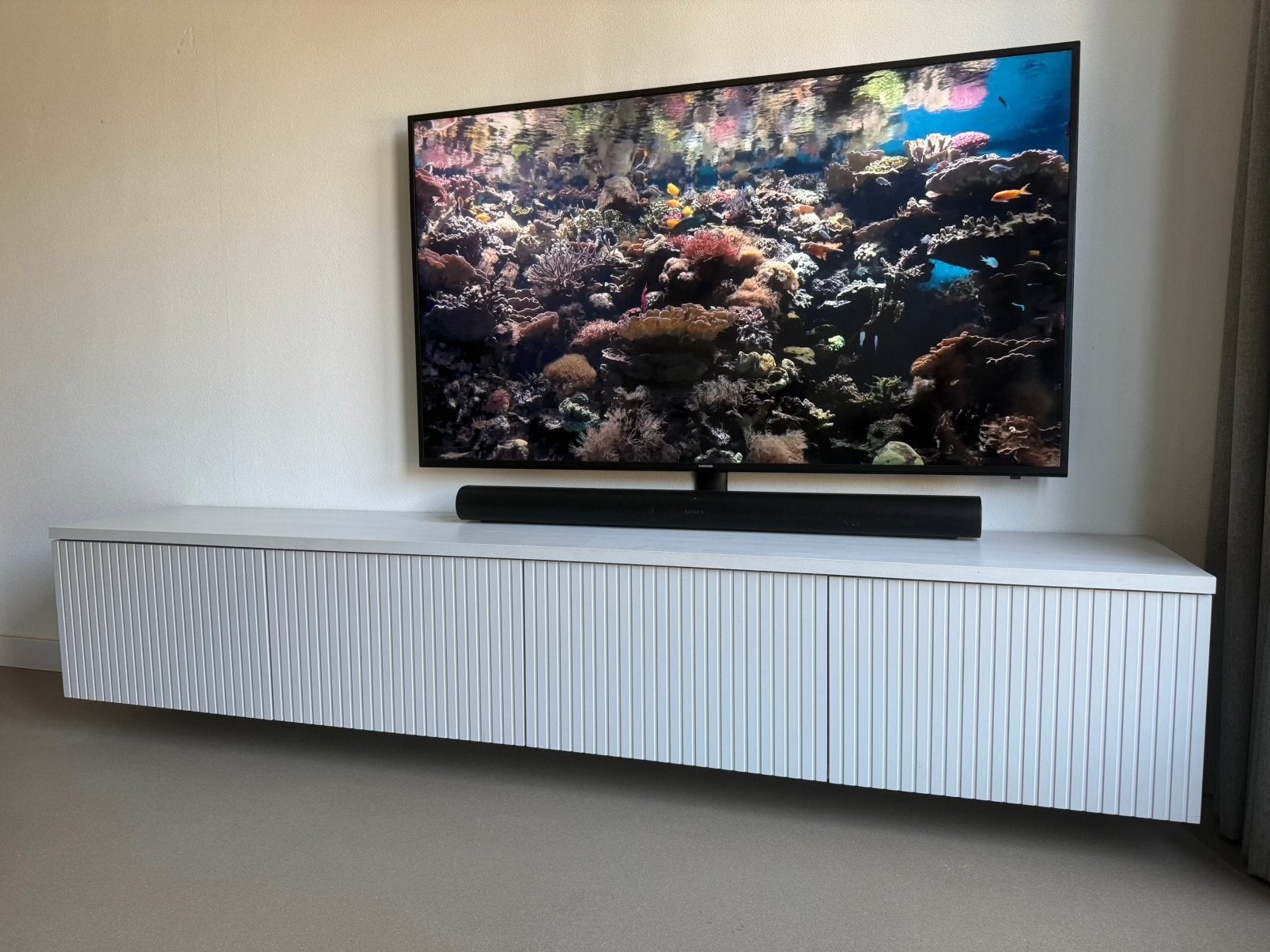 TV meubel 4 deuren licht grijs greige 240 cm, Ophalen, Gebruikt, 200 cm of meer, Minder dan 100 cm