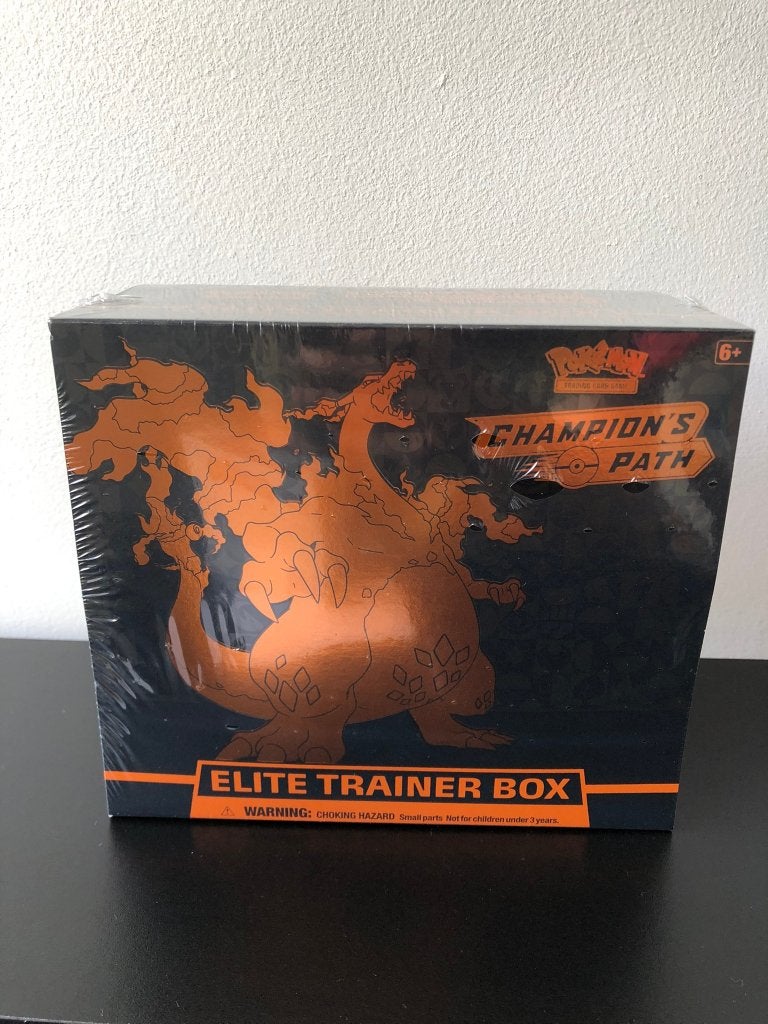 Champion's path elite trainer box, Hobby en Vrije tijd, Verzamelkaartspellen | Pokémon, Ophalen of Verzenden, Nieuw, Boosterbox