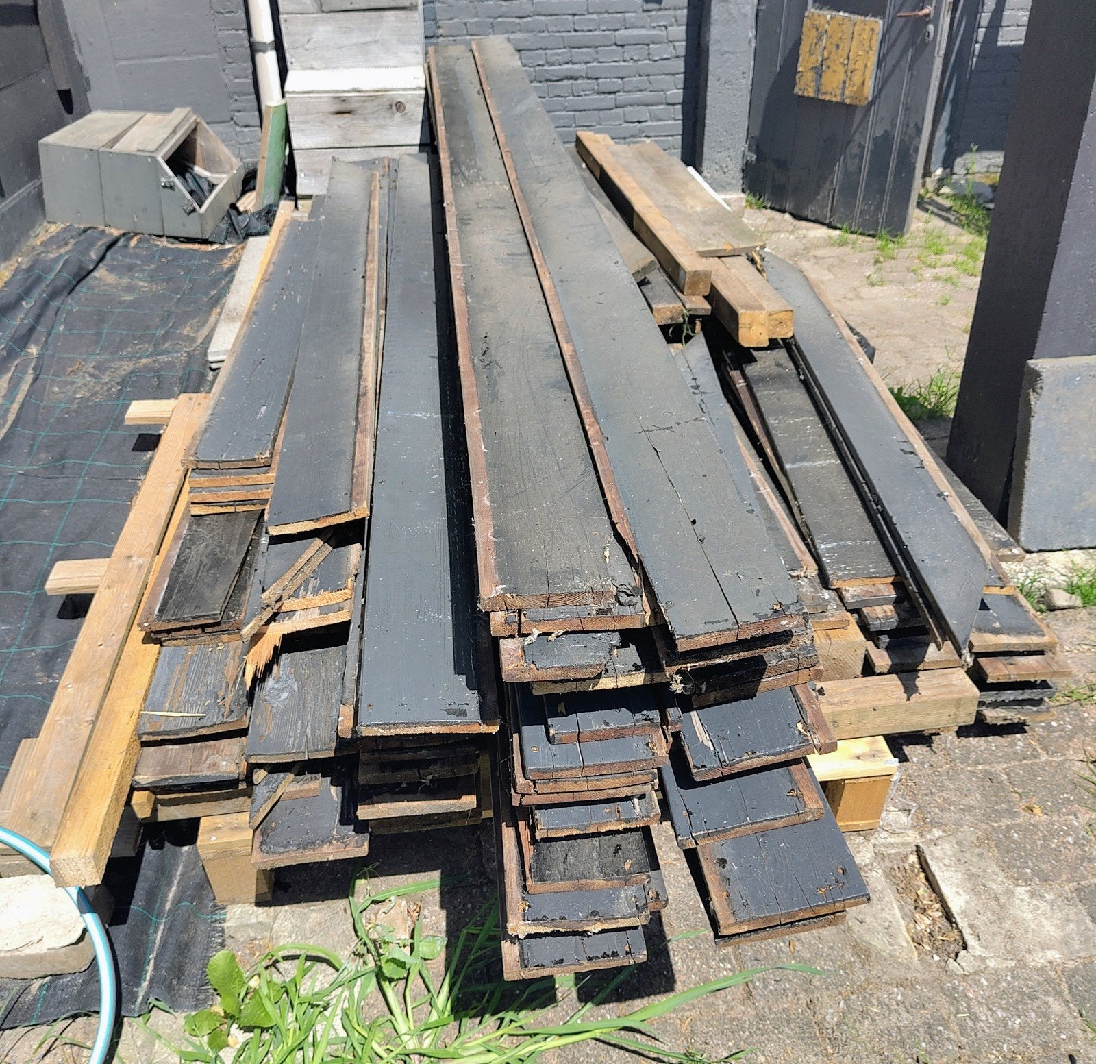 Gratis: Gebruikte houten planken, antraciet geverfd, Doe-het-zelf en Verbouw, Ophalen, Gebruikt, Minder dan 25 mm, Plank