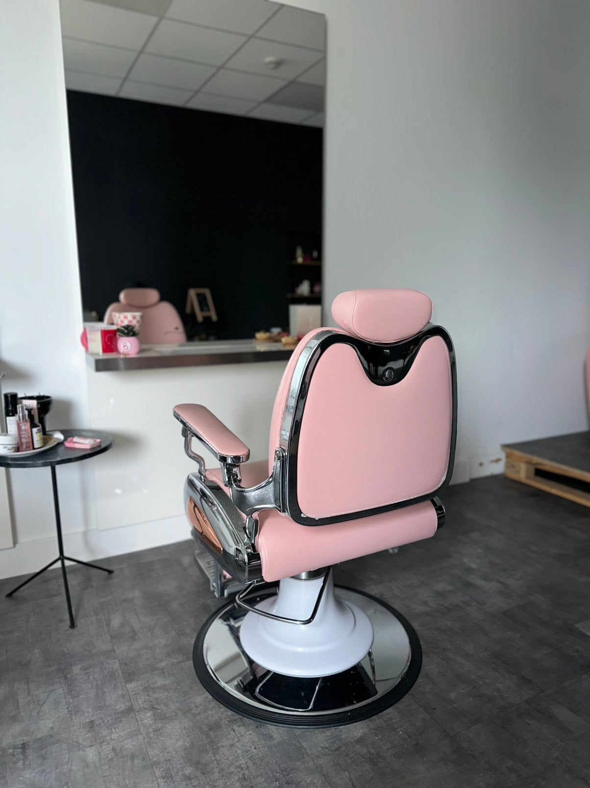 Roze retro kappersstoel , wasunit & knipkruk, Ophalen