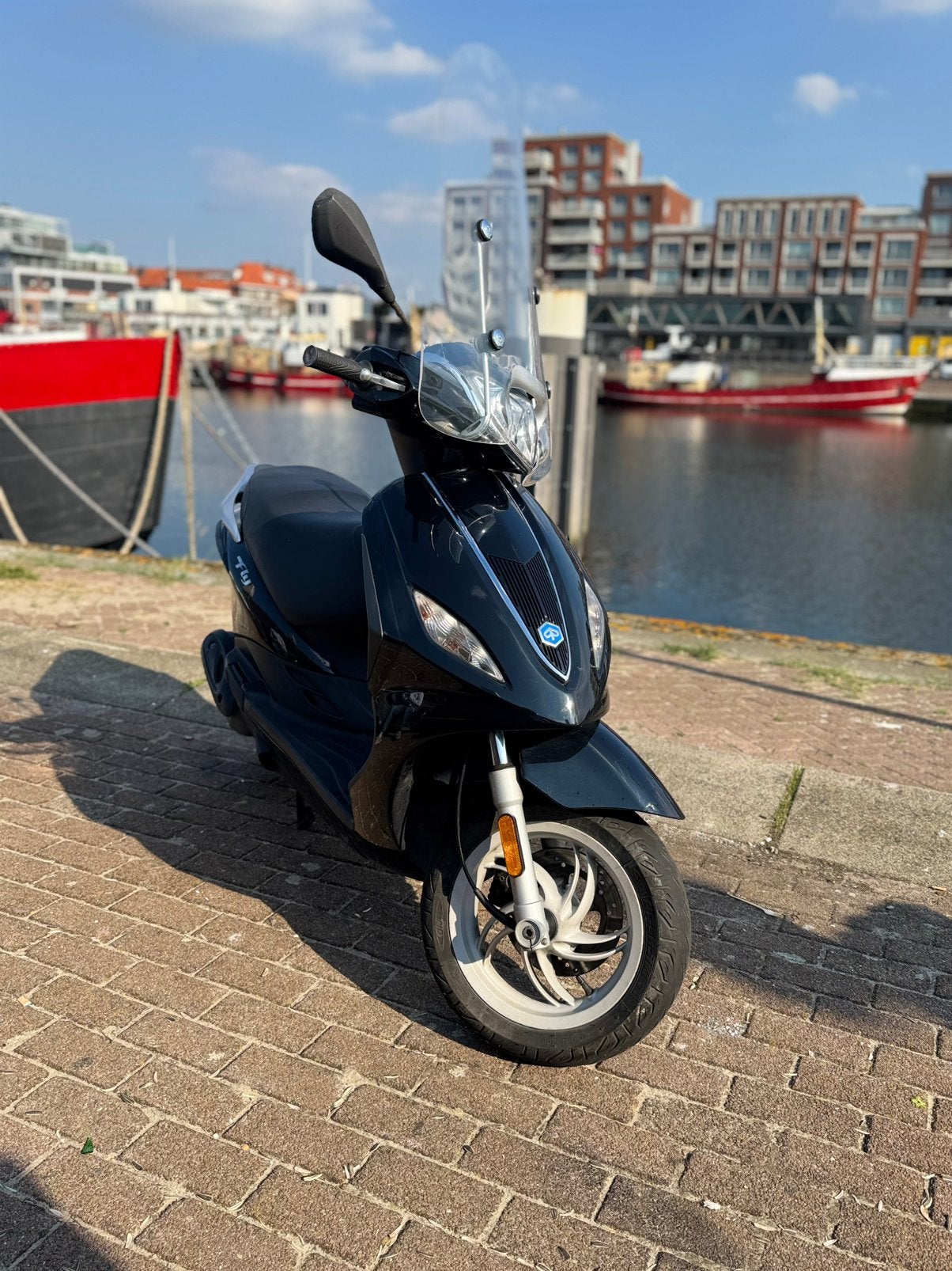 Piaggio new fly 2018 zwart, Ophalen, Zo goed als nieuw, Benzine, Fly