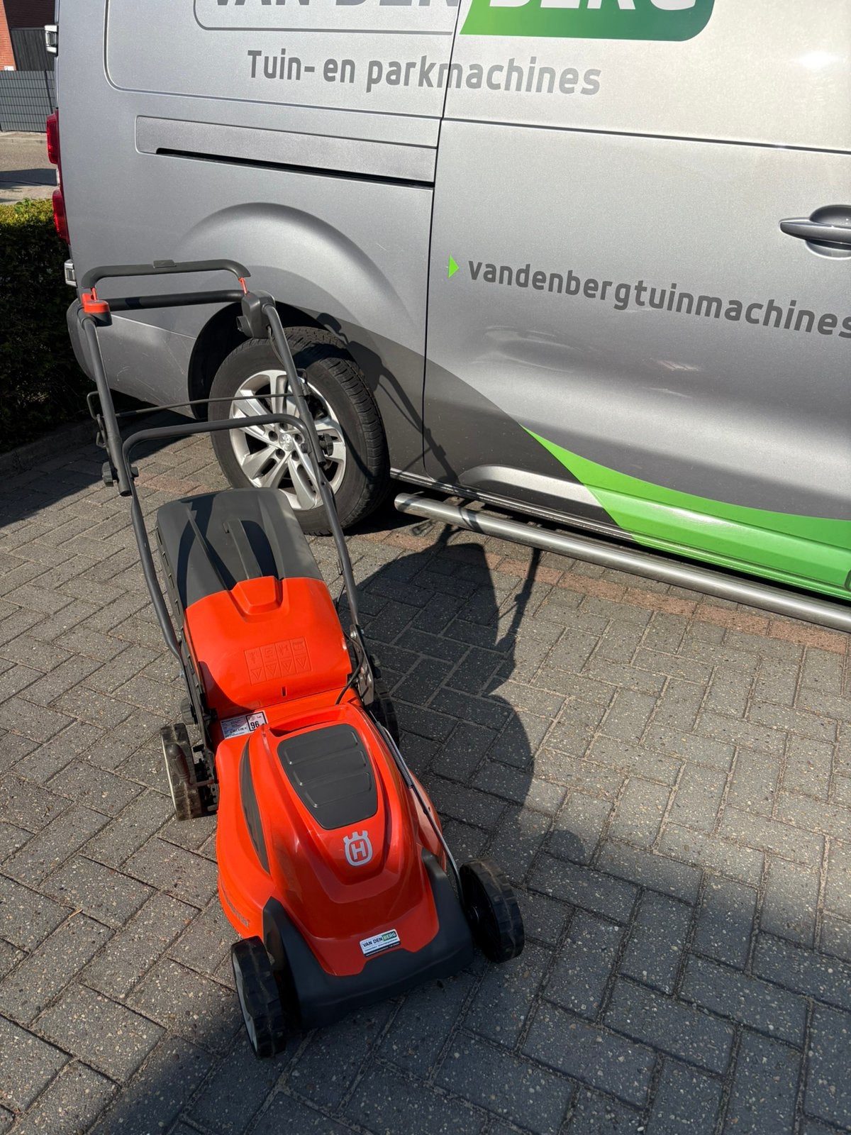 Husqvarna LC141C, Ophalen, Cirkelmaaier, Elektrische grasmaaier, Zo goed als nieuw
