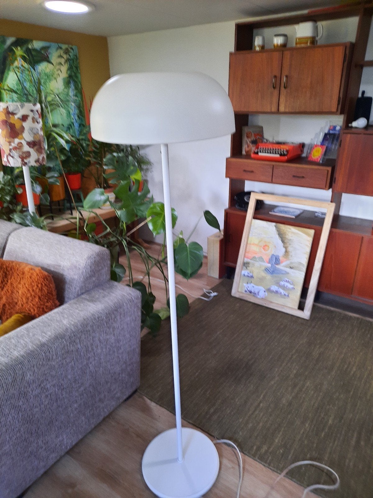 Staande witte metalen lamp van Ikea, Huis en Inrichting, Lampen | Vloerlampen, Ophalen, 150 tot 200 cm