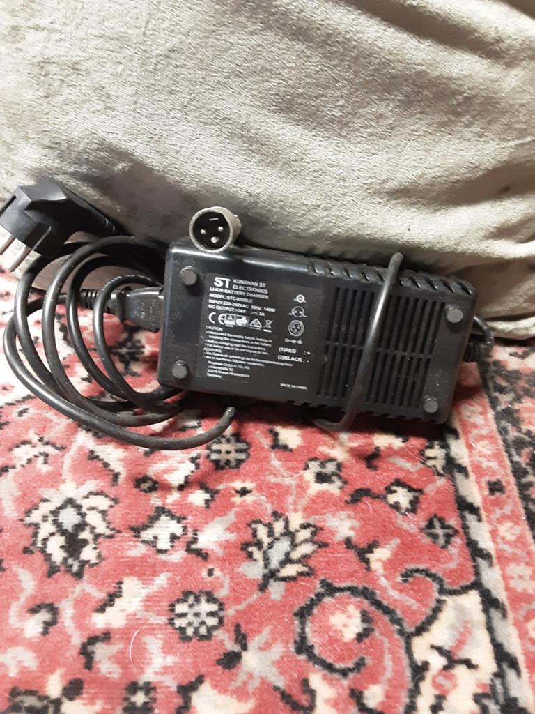 ST Kunshan ST Electronics Li-ion Batterijlader 24V, Ophalen of Verzenden, Gebruikt