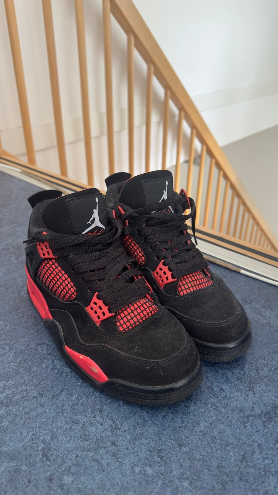 Air Jordan 4 Retro Red Thunder GS in maat 39., Ophalen of Verzenden, Zo goed als nieuw, Zwart