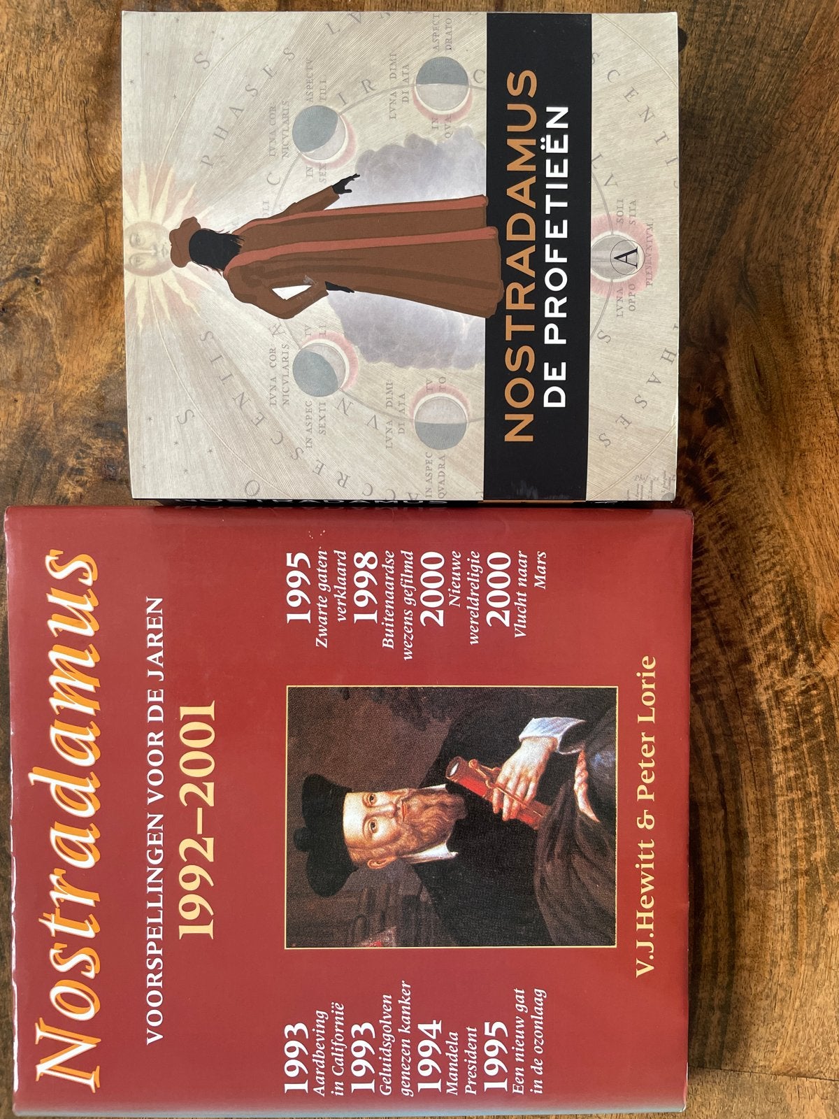 Nostradamus Boeken - Kaft Kinker en Verbleekt, Ophalen, Gelezen, Nederland