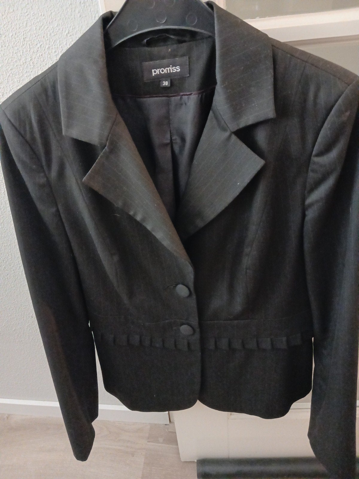 Promiss Pak Maat 38 - Zwart met Pinstripe, Maat 38/40 (M), Promiss, Kostuum of Pak, Zwart