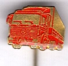 Mercedes Vrachtwagen rood op koper speldje ( F_012), Ophalen of Verzenden, Zo goed als nieuw, Transport, Speldje of Pin