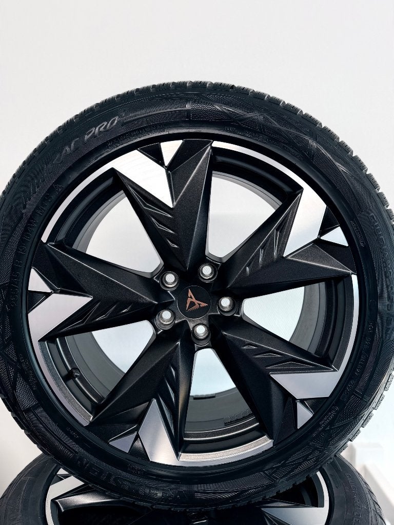 NIEUWE en ORIGINELE Cupra Terramar velgen + winterbanden, 255 mm, Banden en Velgen, Nieuw, Winterbanden
