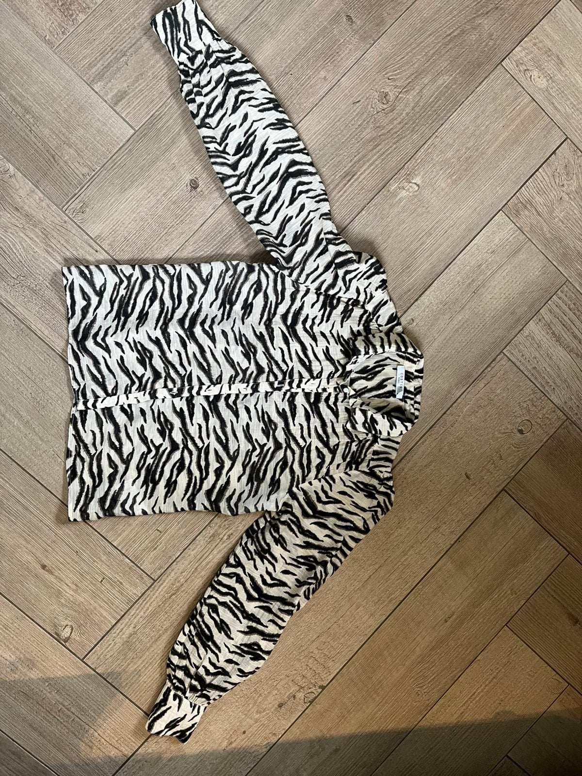 Mooie blouse van Costes Rebel, Kleding | Dames, Ophalen of Verzenden, Zo goed als nieuw, Maat 42/44 (L), Zwart