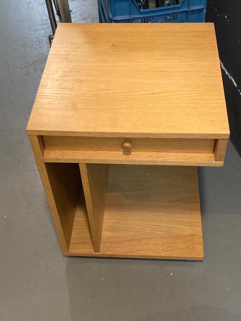 Bijzettafel op wieltjes en een laden, Minder dan 55 cm, Zo goed als nieuw, Overige vormen, Hout