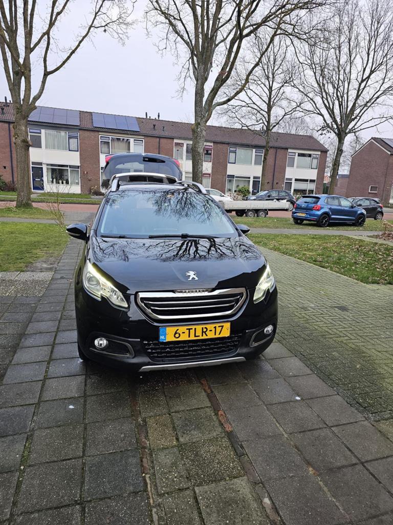 Peugeot 2008 1.2 E-vti 60KW Etg5 2014 Zwart, Auto's, Euro 5, 450 kg, 40 €/maand, Zwart