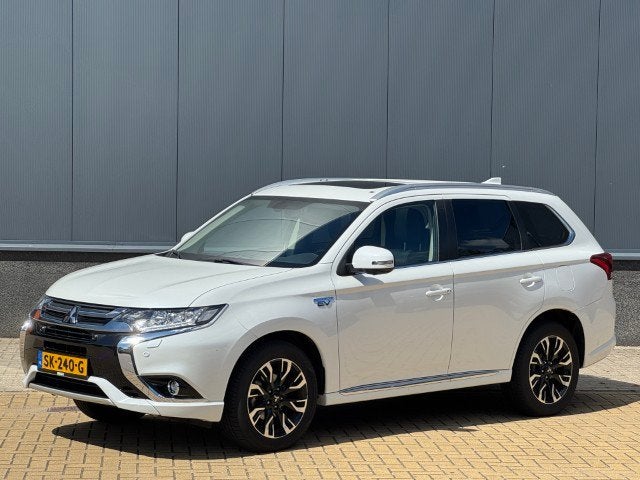 Mitsubishi Outlander 2.0 PHEV Prestige Leer, schdak, 4 cilinders, Wit, Bedrijf, Vierwielaandrijving