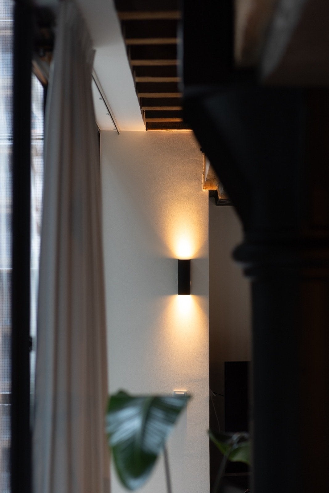 Moderne Zwarte Up/Downlighter Wandlamp, Up-/downlighter, Overige fittingen, Ophalen of Verzenden, Zo goed als nieuw