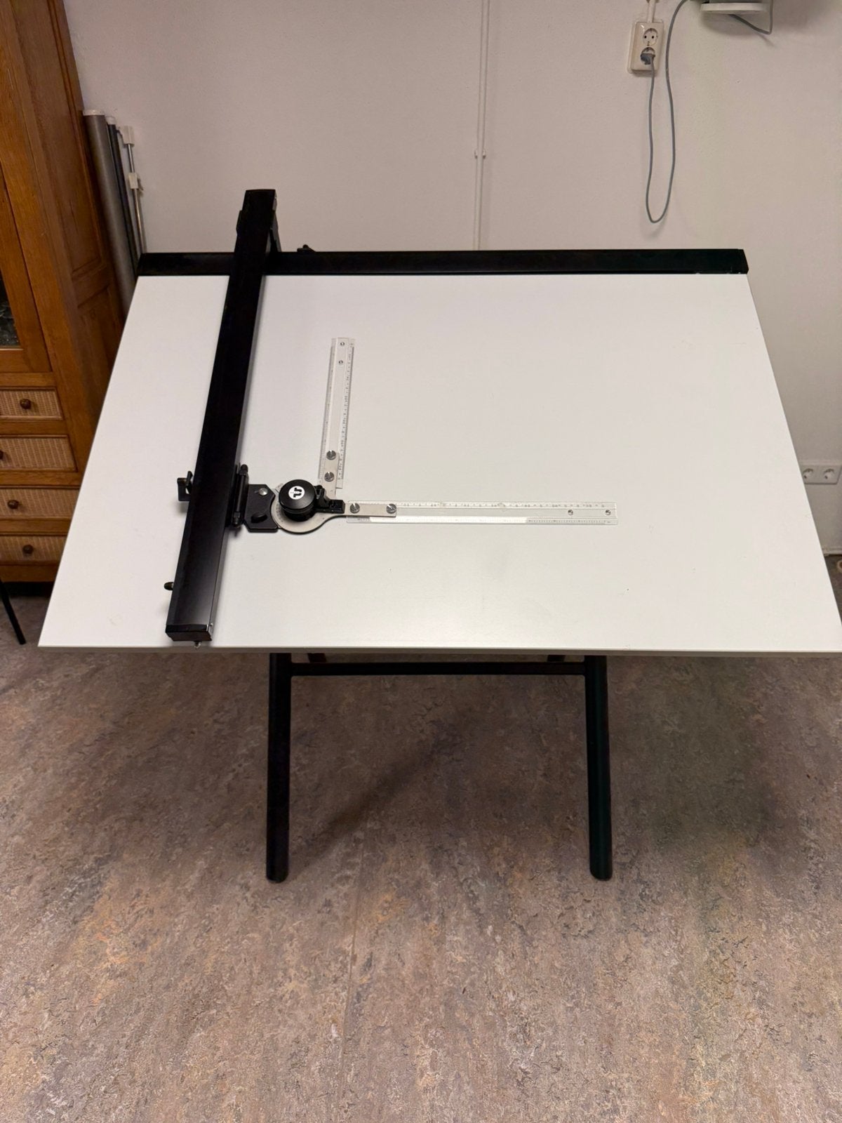Tekentafel 80x120 in nette staat (zie foto's), Doe-het-zelf en Verbouw, Tekentafels, Ophalen, Zo goed als nieuw, Minder dan 130 cm