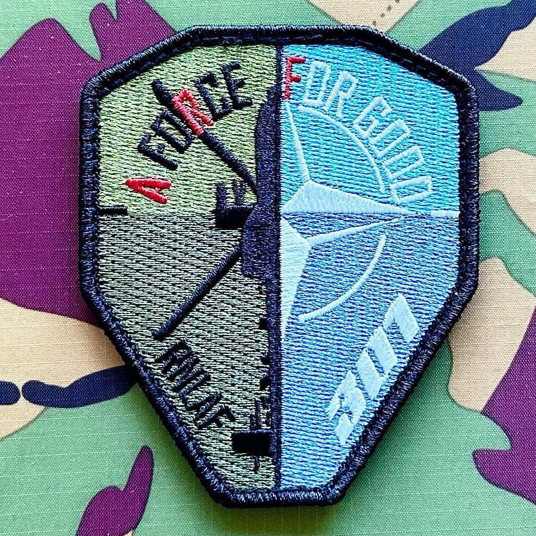 Patch RNLAF 301 SQN NATO, Verzamelen, Militaria | Algemeen, Ophalen of Verzenden, Luchtmacht, Nederland, Embleem of Badge