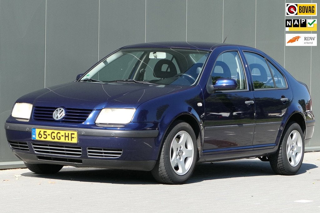 Volkswagen Bora 1.6 Trendline Automaat NAP Airco Cruise, Auto's, Volkswagen, Stof, Gebruikt, 4 cilinders, Blauw