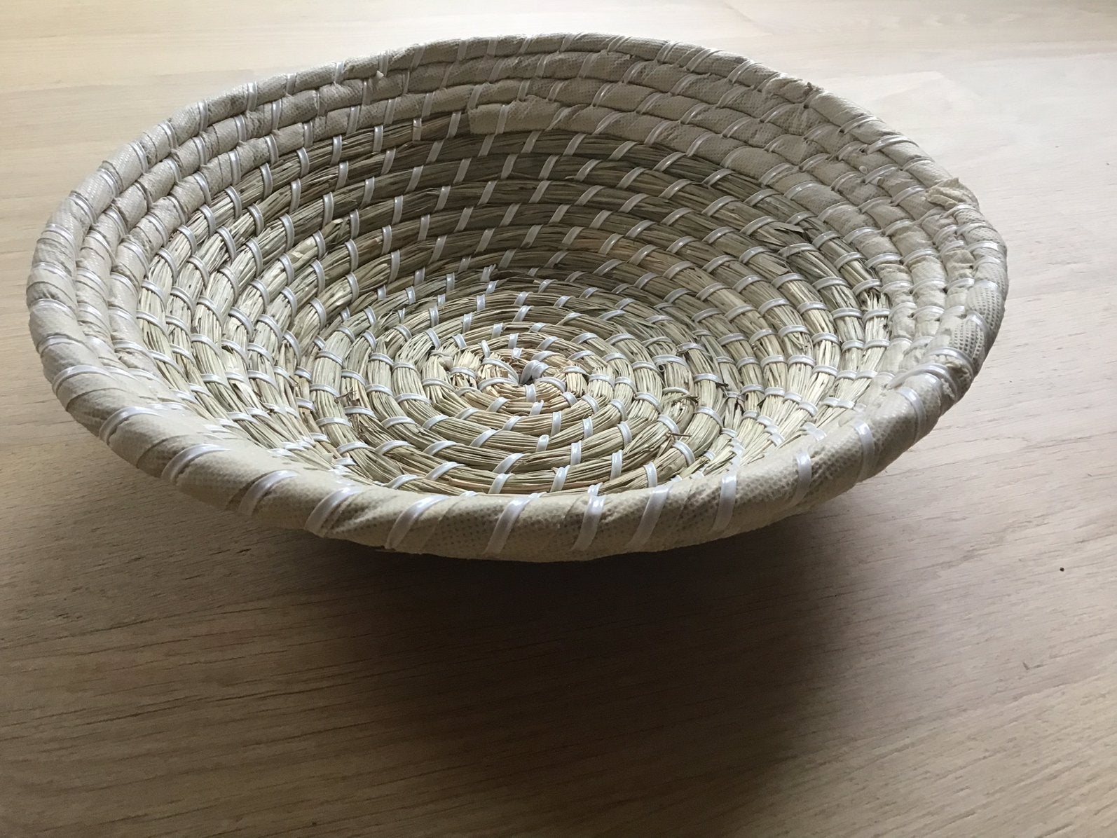 Rieten fruitschaal. Doorsnede 31 cm., Ophalen of Verzenden, Zo goed als nieuw, Rond, Riet
