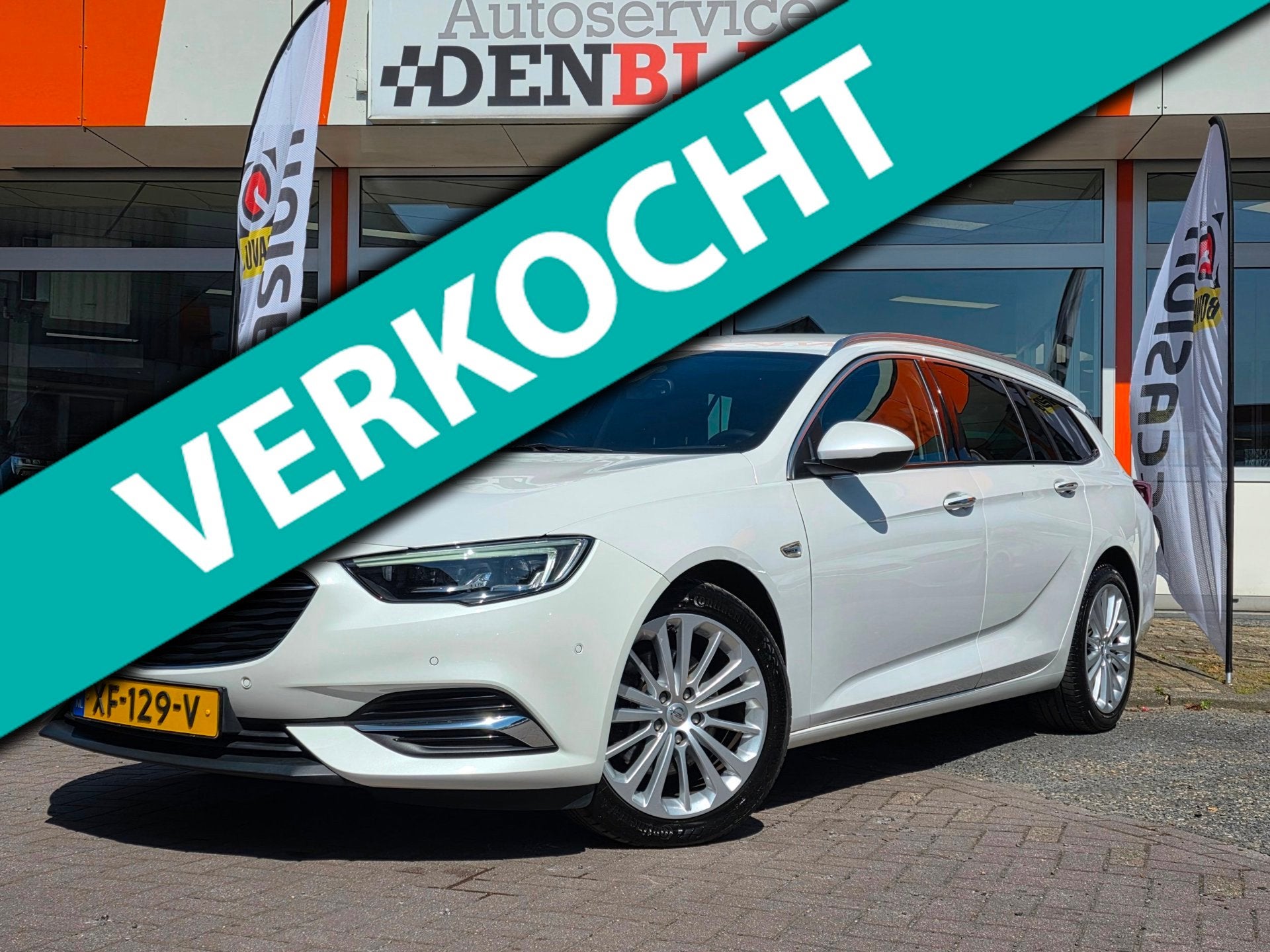 Opel Insignia Sports Tourer 1.6 Turbo Bns Executive 200pk BJ, Gebruikt, 4 cilinders, Leder en Stof, Wit