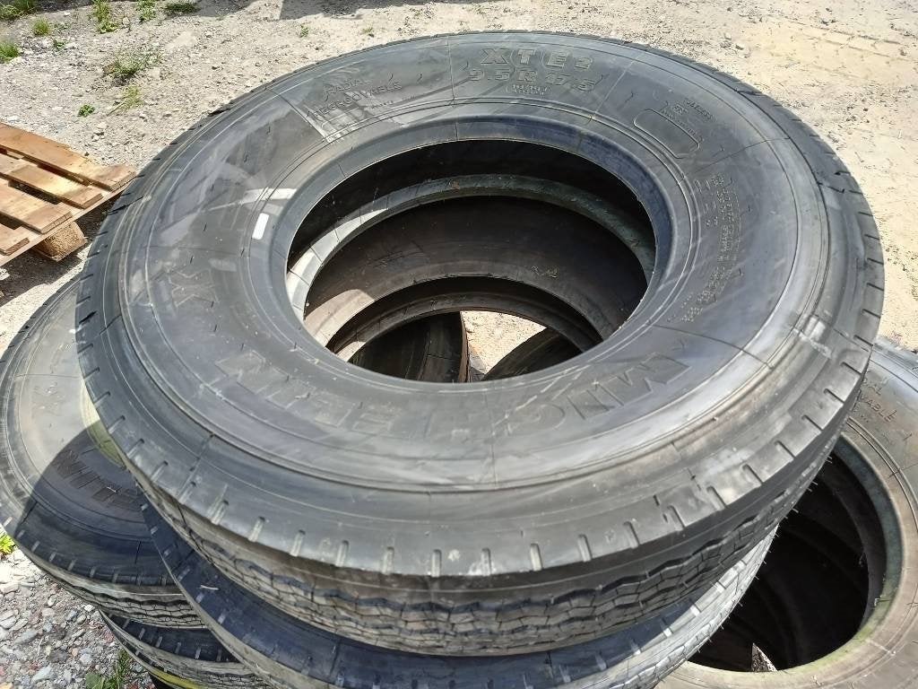 Banden landbouwbanden michelin dunlop 9.5R17.5 + 2, Gebruikt