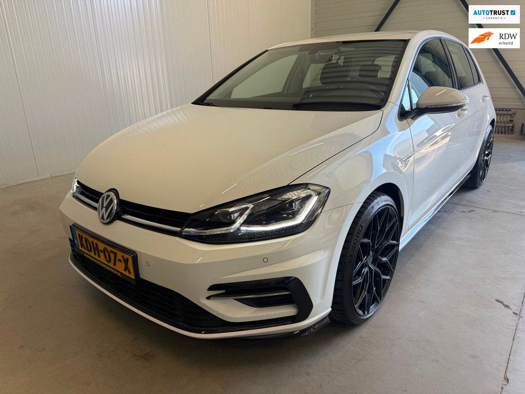 Volkswagen GOLF 1.5 TSI Highline R line led navi massage 19, Voorwielaandrijving, 4 cilinders, 150 pk, Alcantara