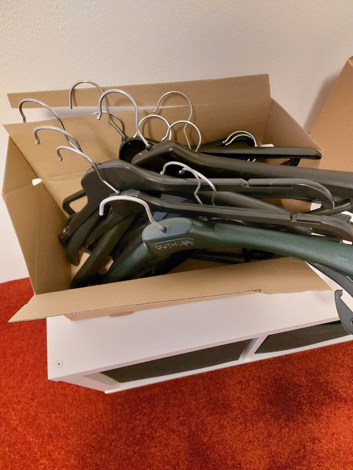 20 gratis hangers, Ophalen, Kunststof