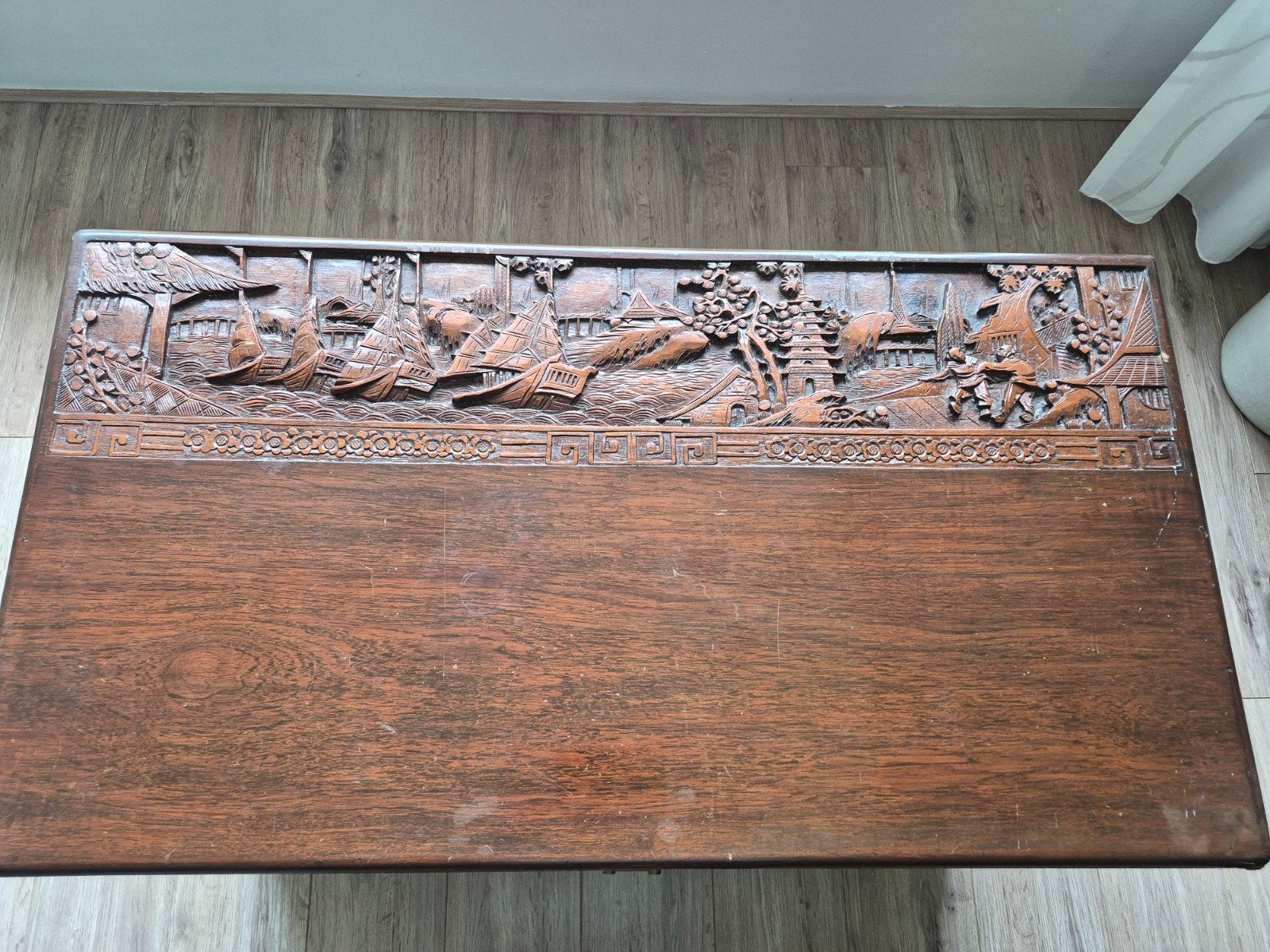 Vintage Chinese kamferhouten kist - handgesneden met slot, Antiek en Kunst, Ophalen of Verzenden