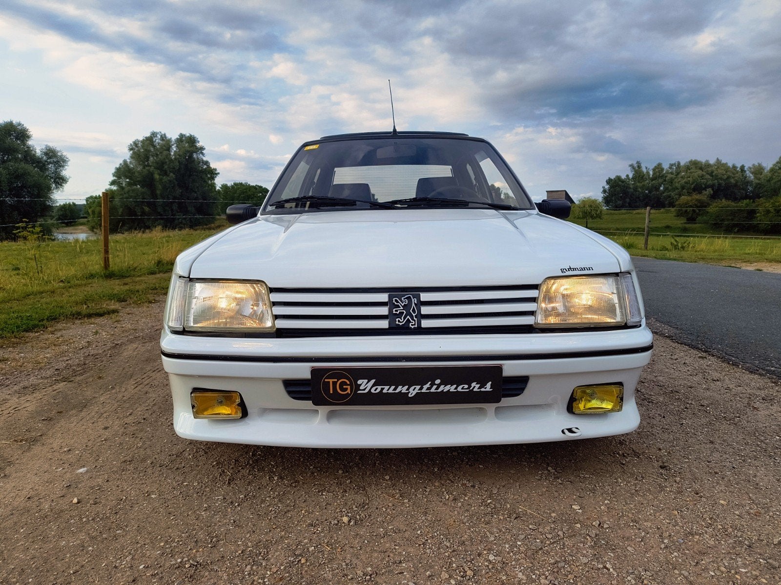 Peugeot 205 1.9 GTi Gutmann bwjr 1992 169.175 <TURBO2 KIT>, Voorwielaandrijving, 67 €/maand, Zwart, Wit