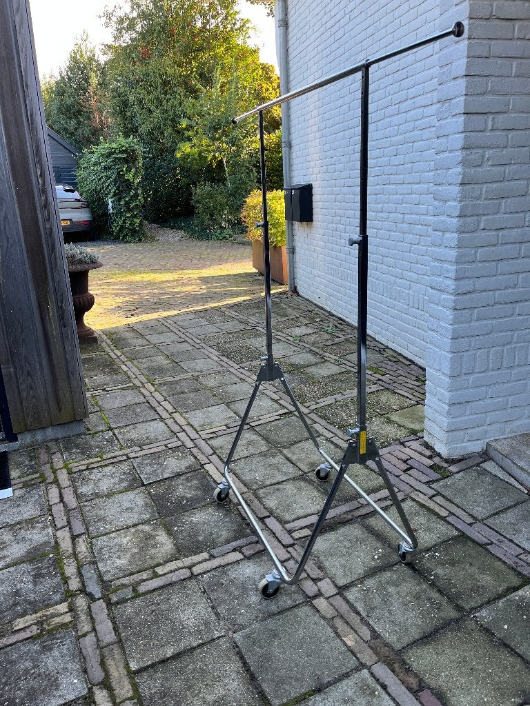 Verrijdbaar kledingrek, Ophalen, Met wielen, Gebruikt